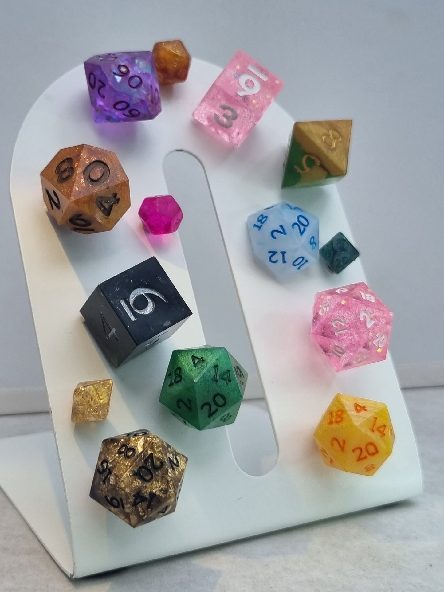 Magnets dice