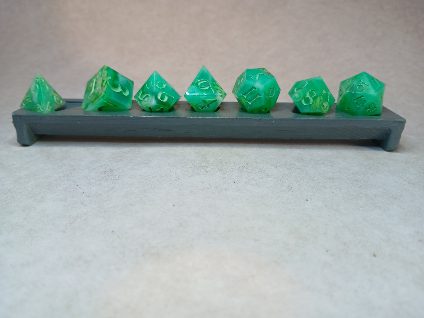 Dice set grön "Kiwi" med gröna siffror