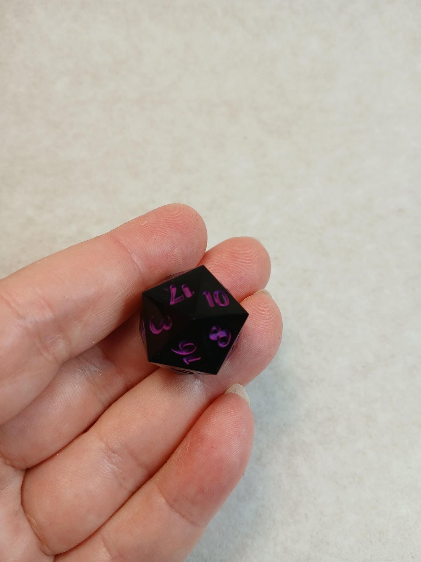 Dice D20 black purple