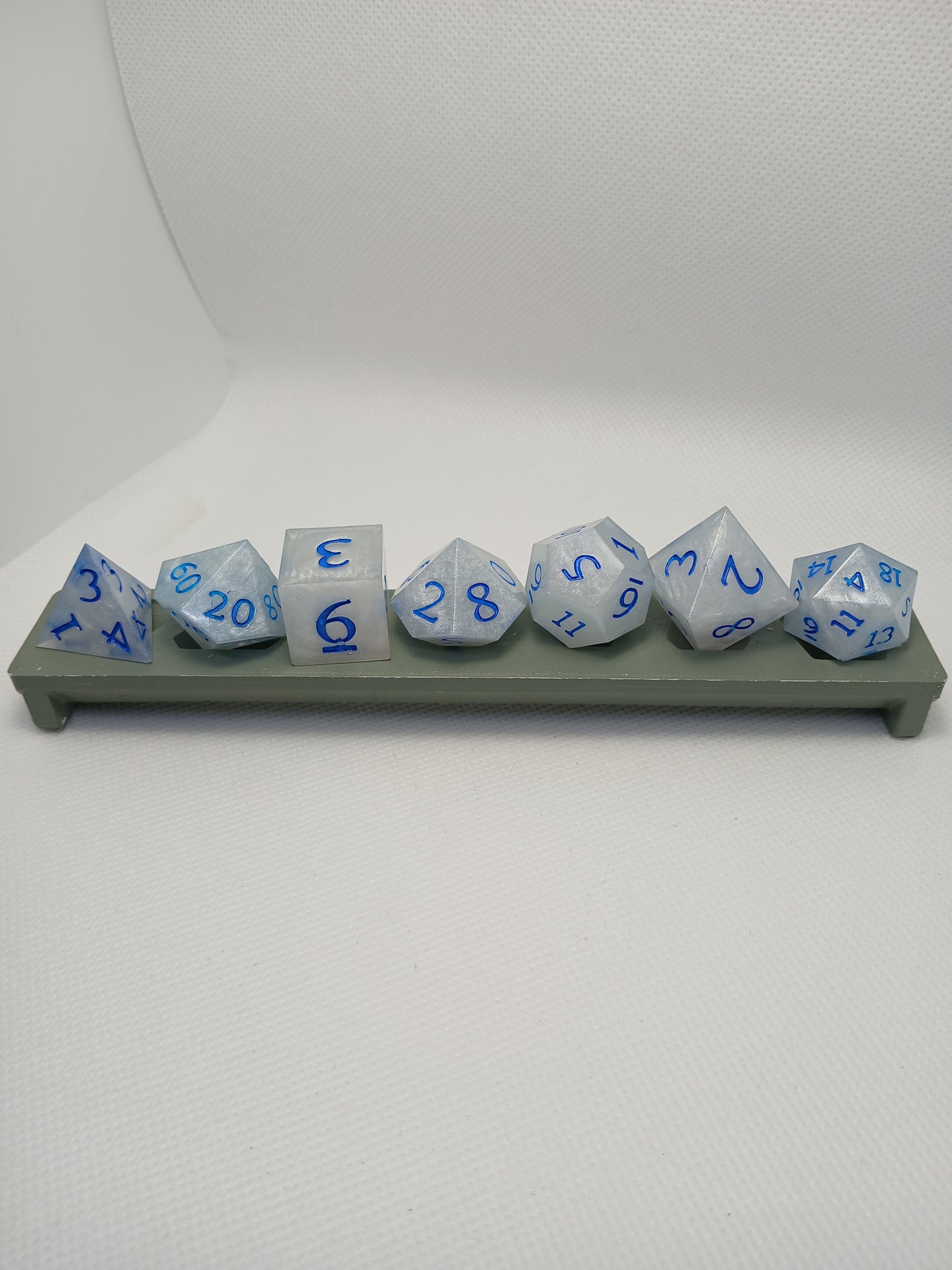 Dice set ljusblå med blå siffror