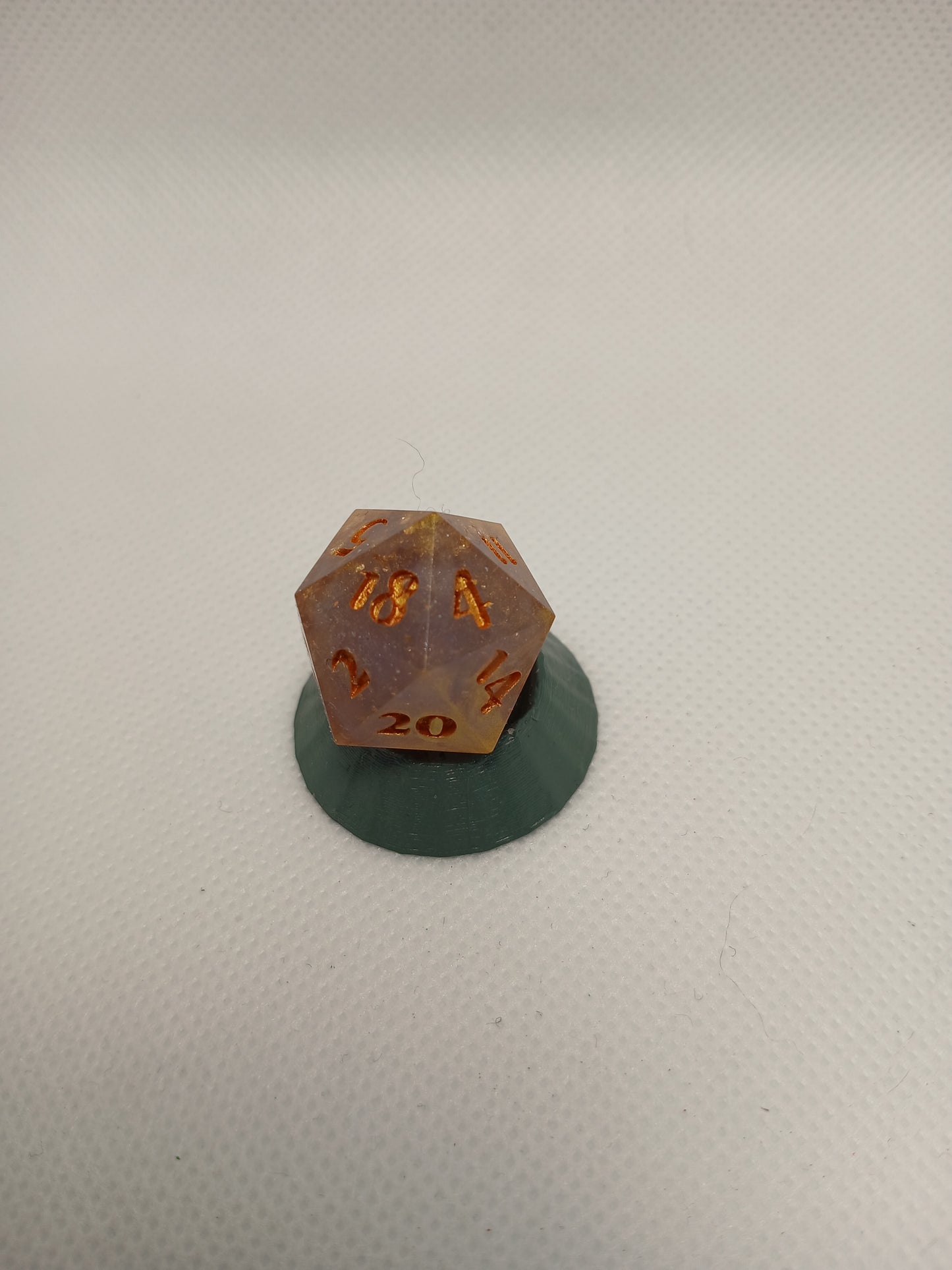 Dice D20 apricot and gold