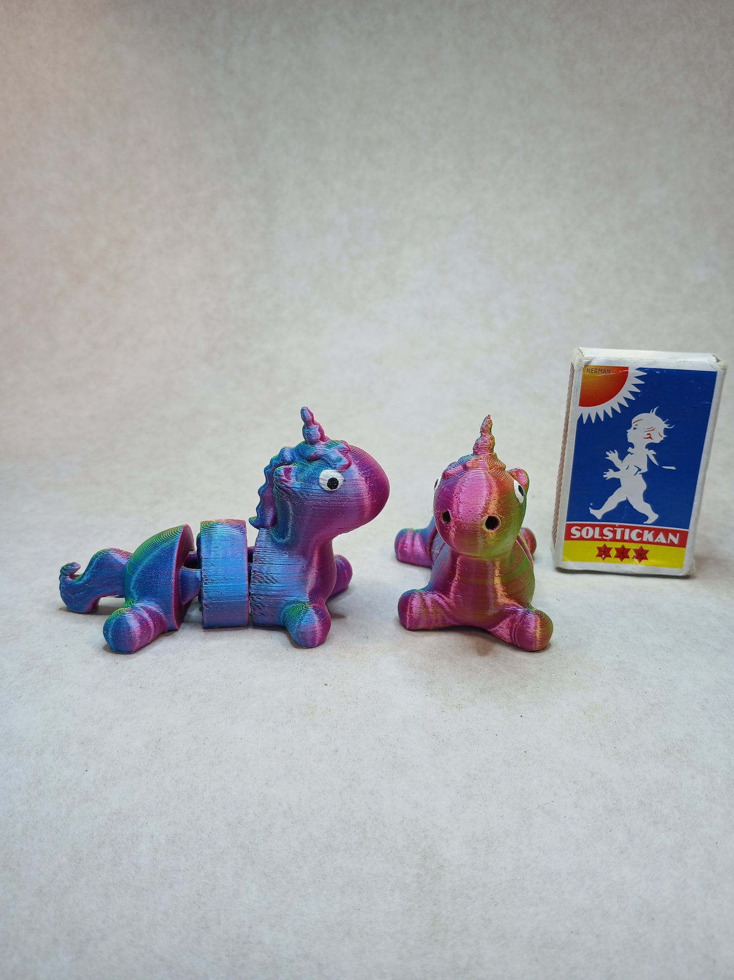 Articulated animals flerfärgade