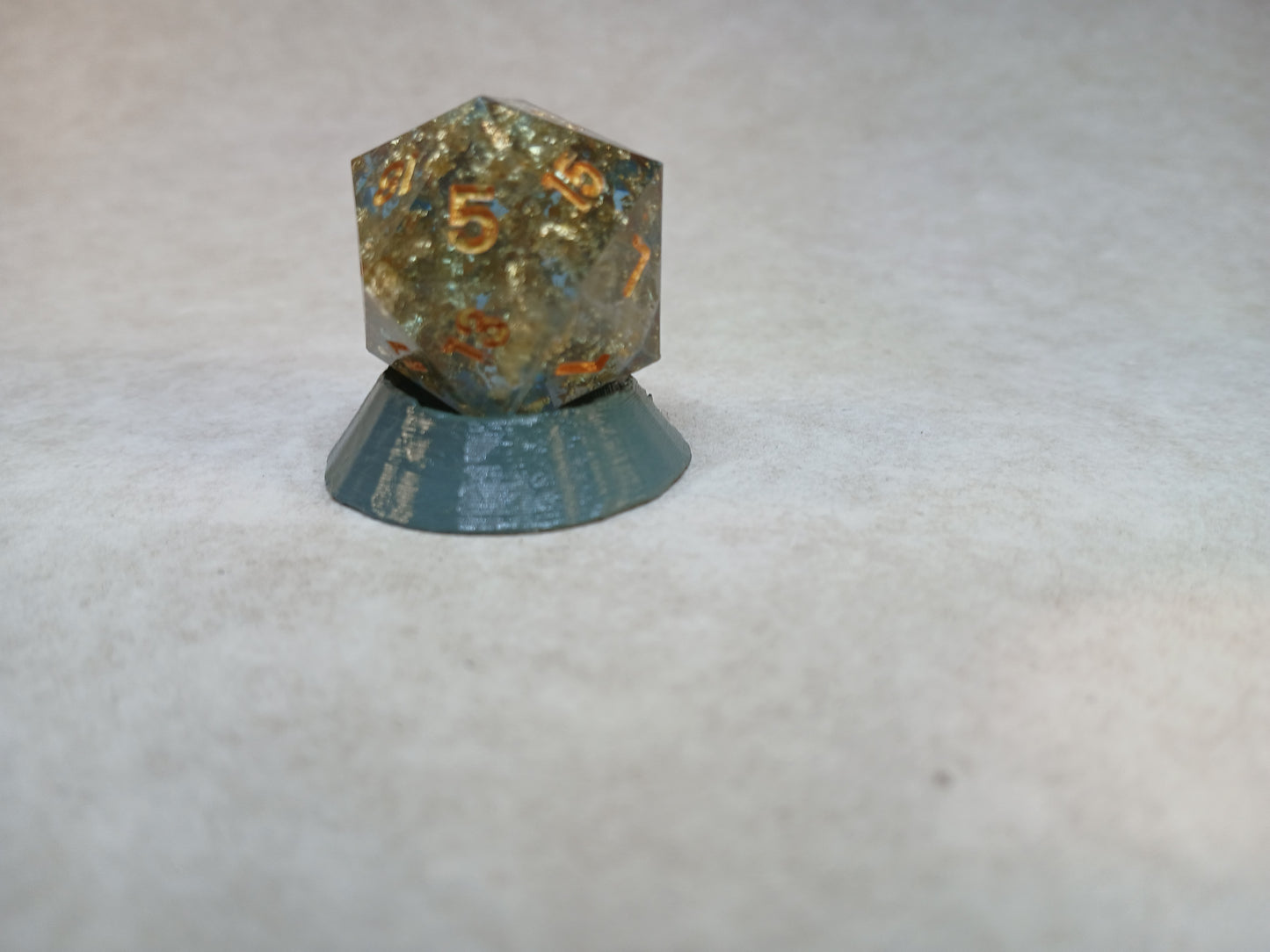 Dice D20 gold light blue