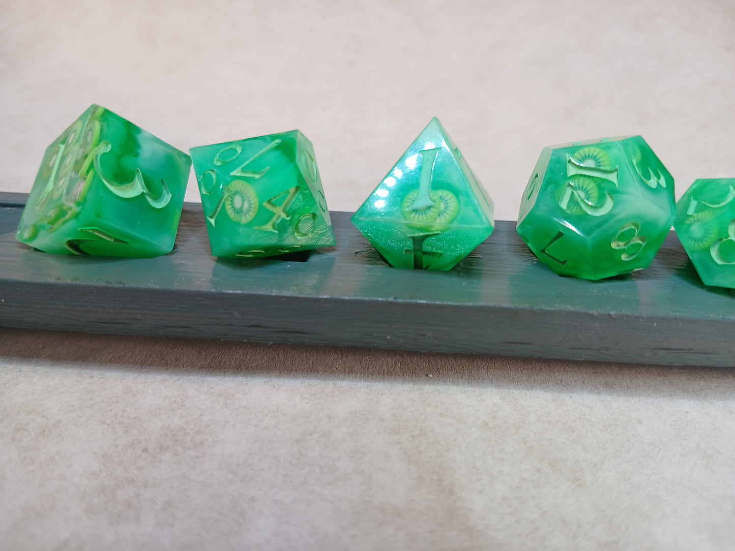 Dice set grön "Kiwi" med gröna siffror