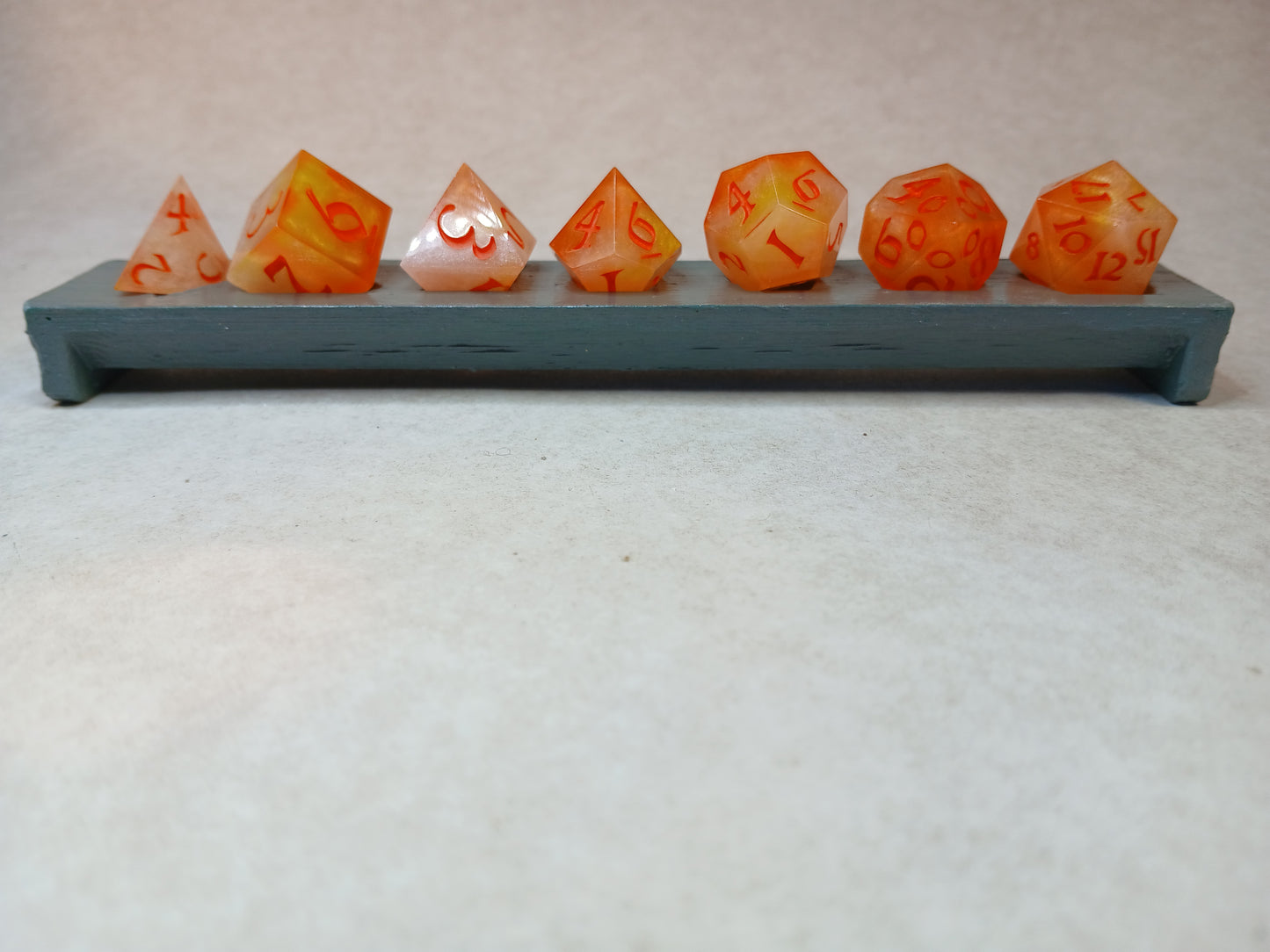 Dice set orange med orange siffror