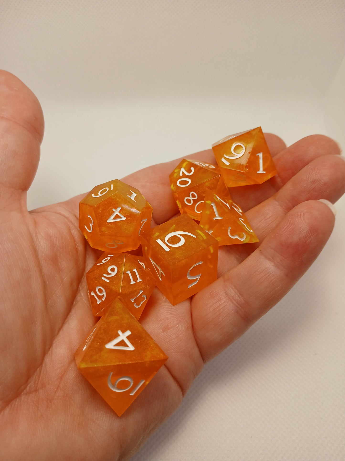 Dice set gul med vita siffror