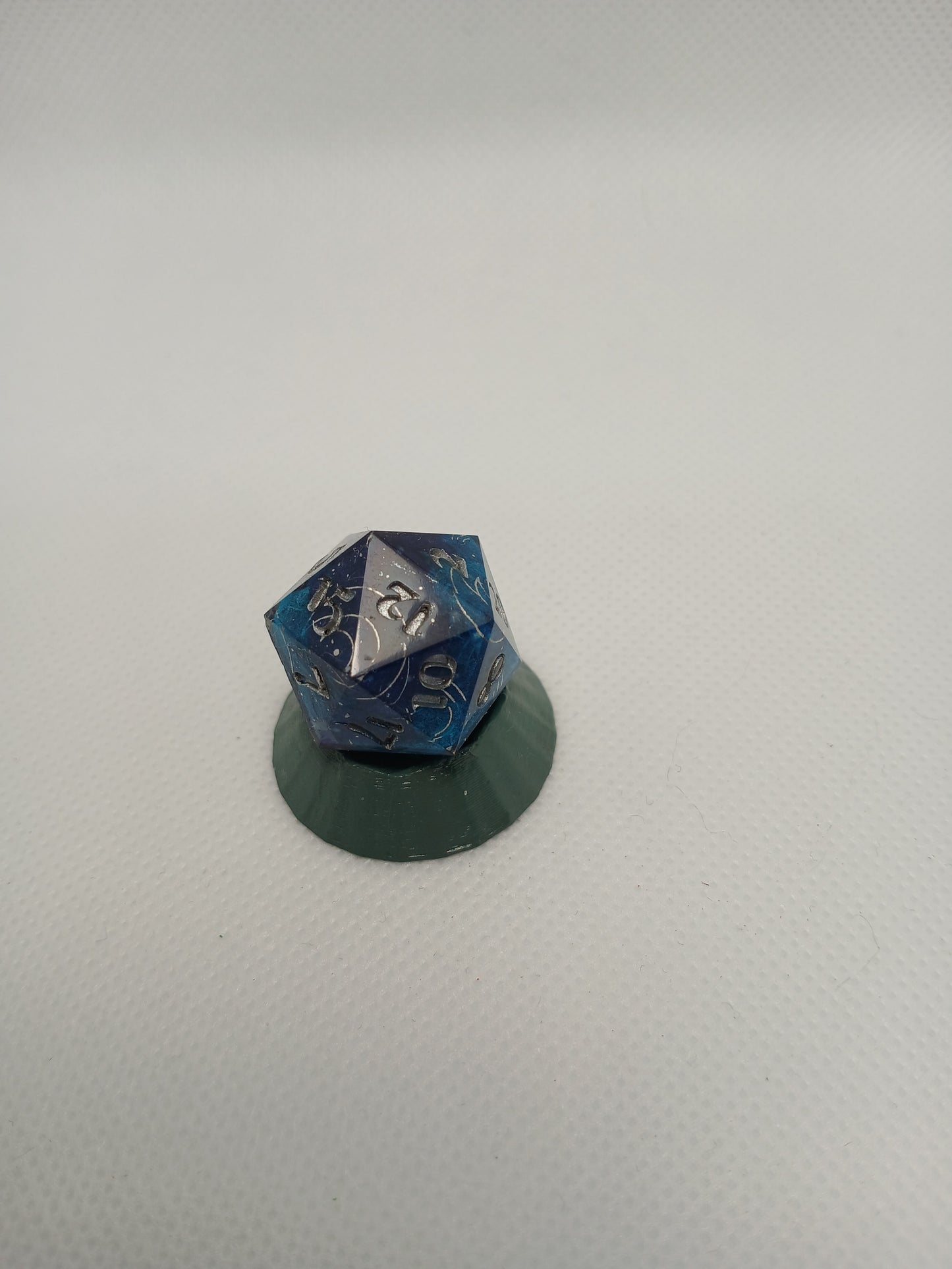 Dice D20 blue with silver lining