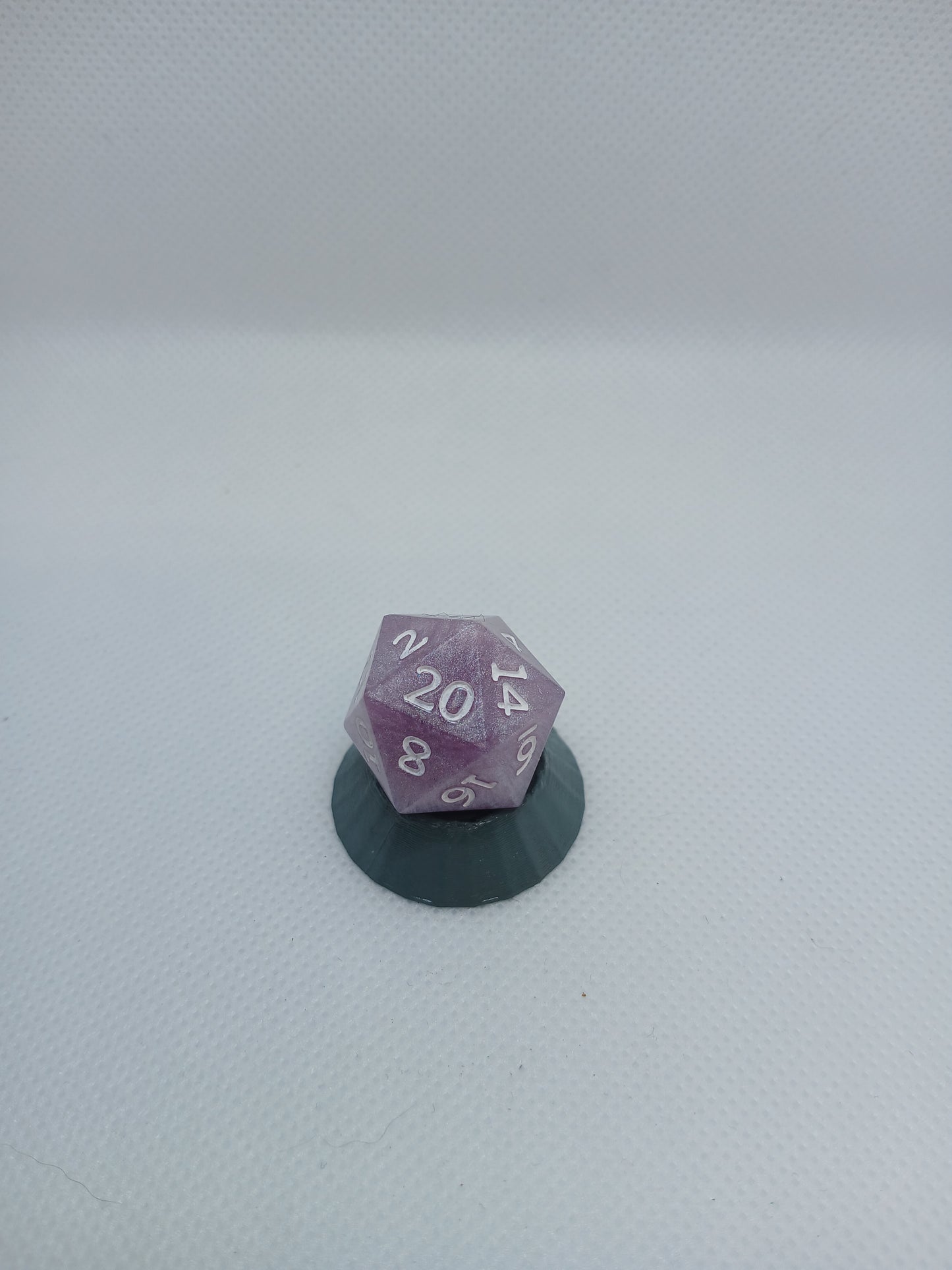 Dice D20 lilac