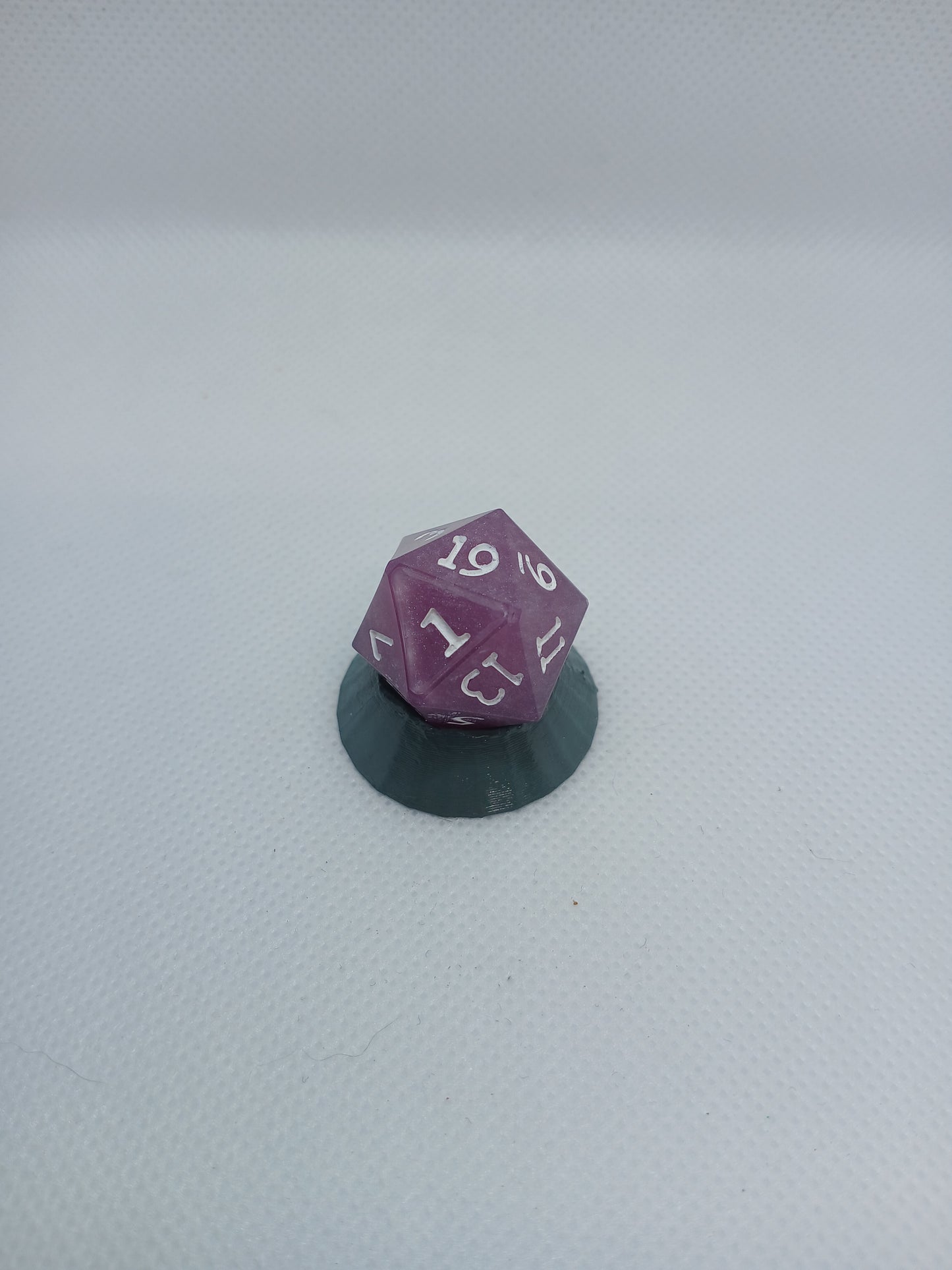 Dice D20 lilac