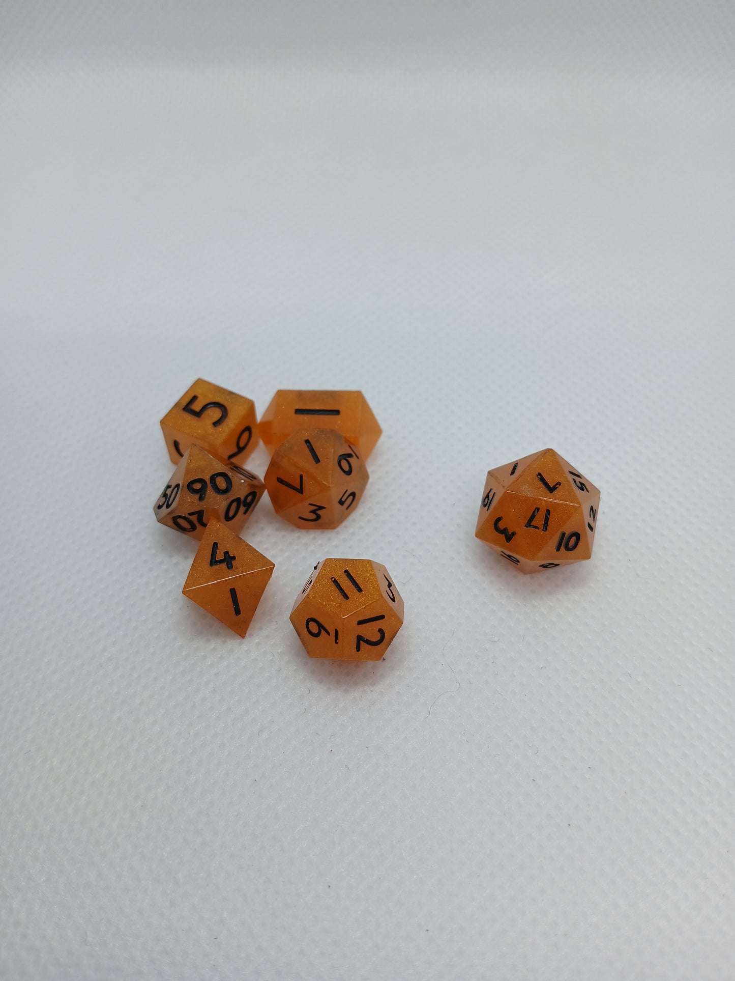 Dice set mini orange svarta siffror