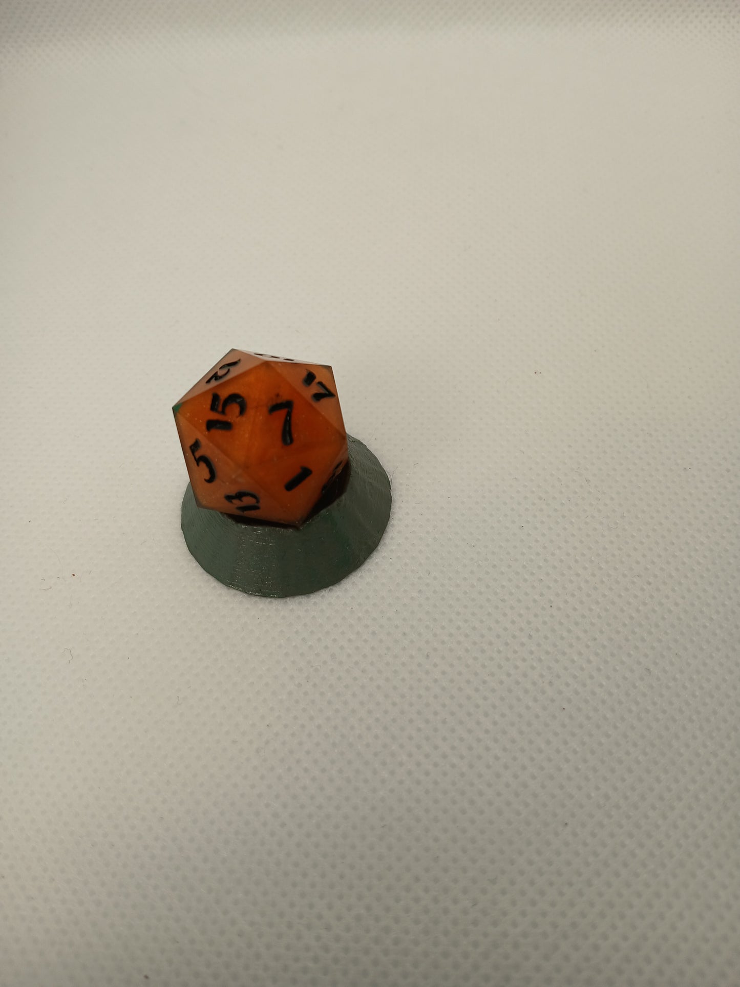 Dice D20 Orange/green