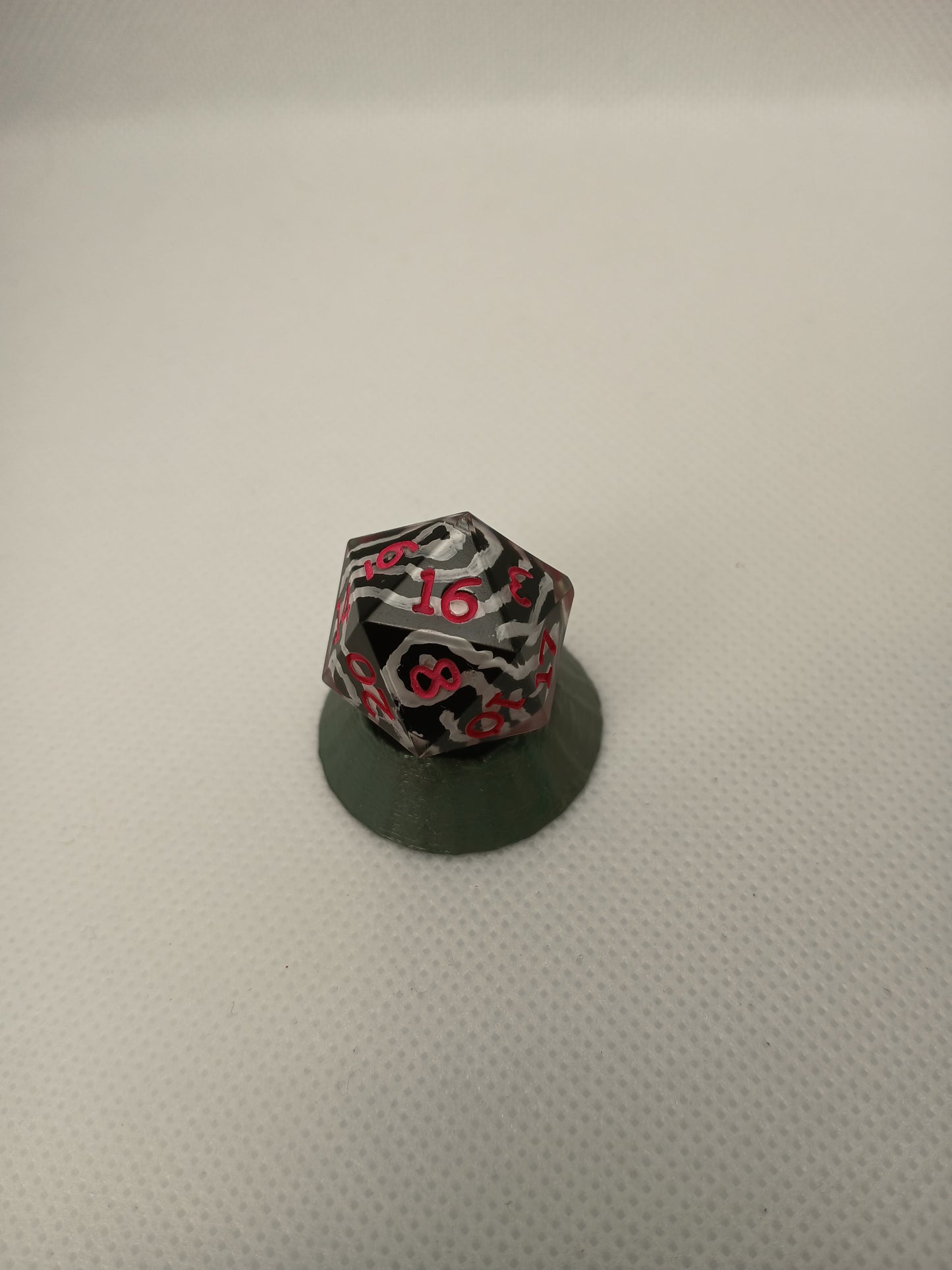 Dice D20 zebra stripe