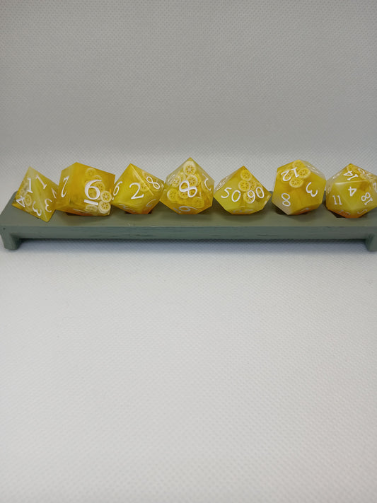 Dice set gul med "bananskivor" med vita siffror
