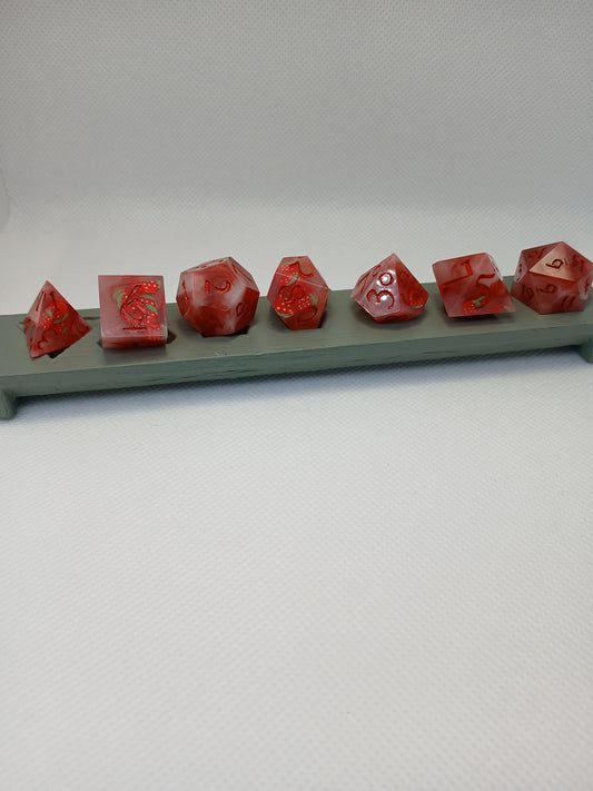 Dice set med "jordgubbe-tejp" med vita siffror