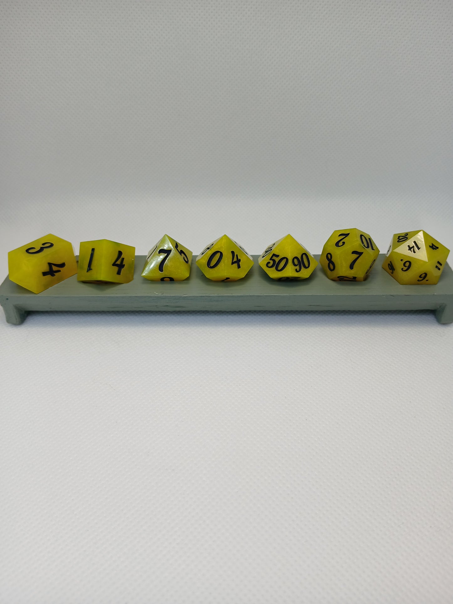 Dice set gul med svarta siffror