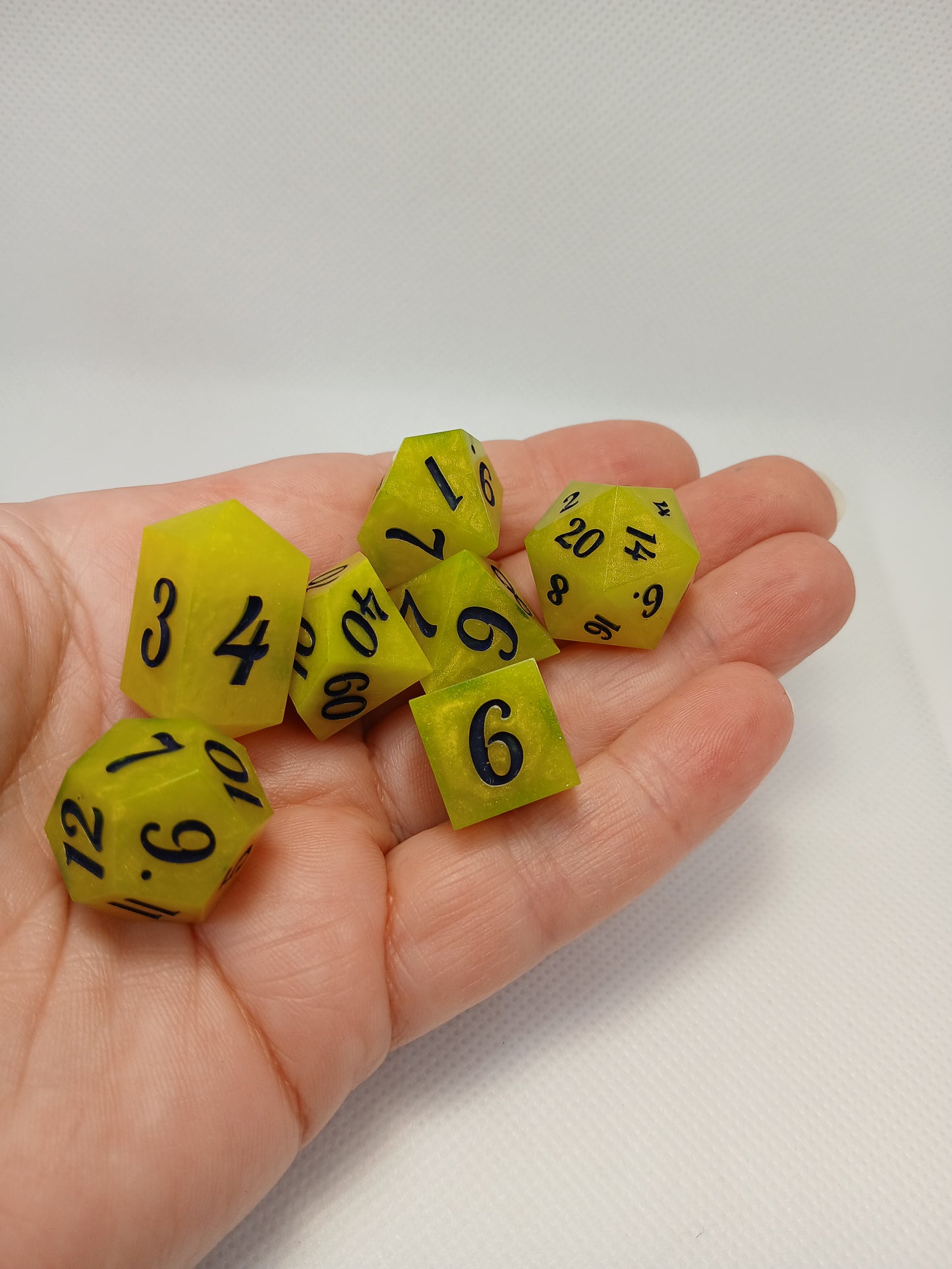 Dice set gul med svarta siffror