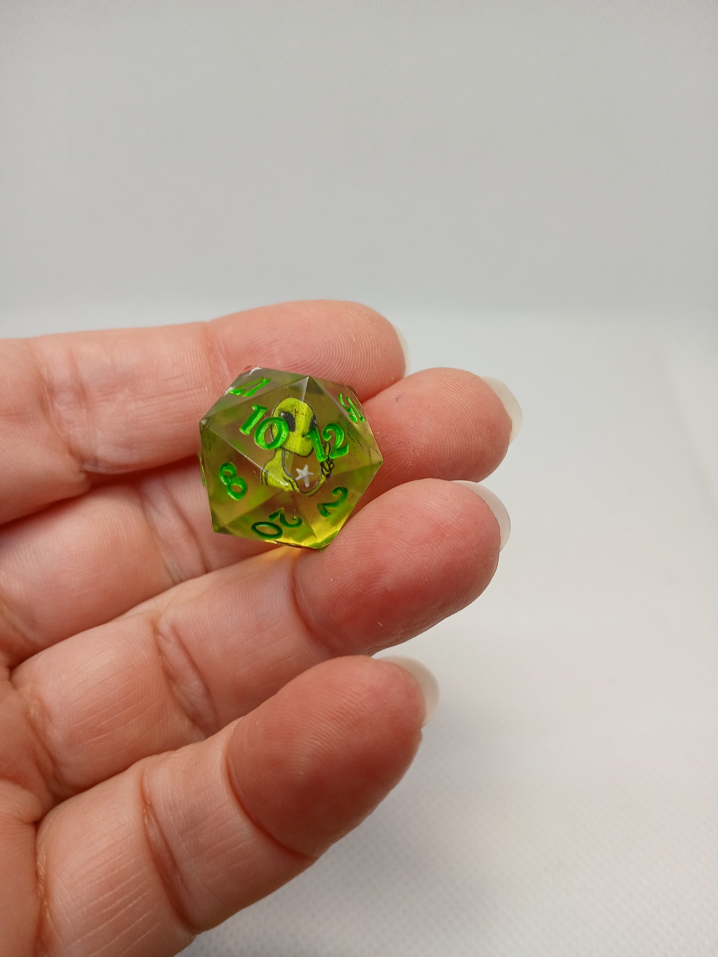 Dice set "Alien" med limegröna siffror