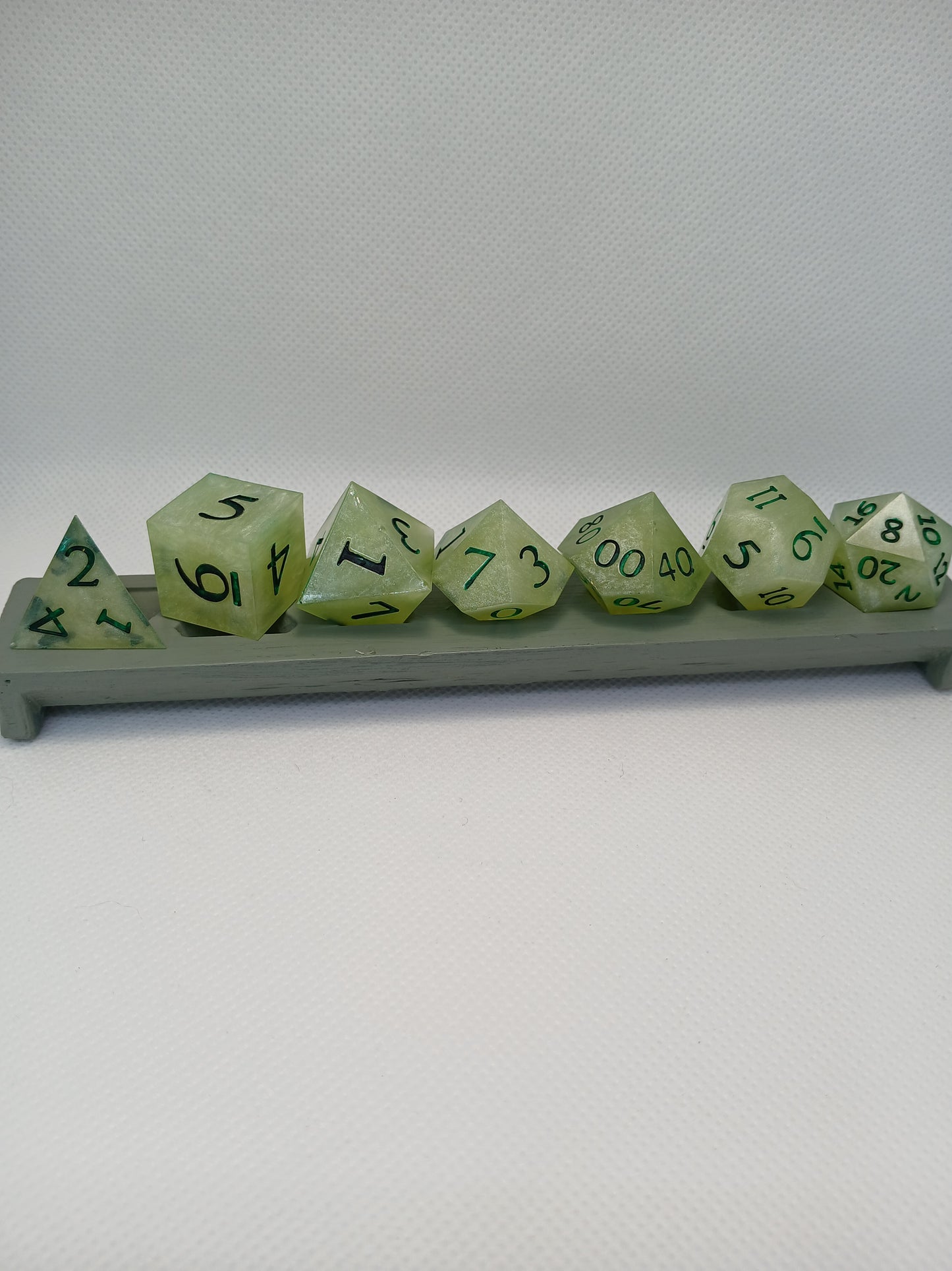 Dice set ljusgrön med gröna siffror