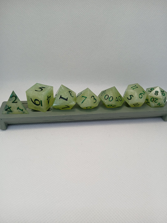 Dice set ljusgrön med gröna siffror