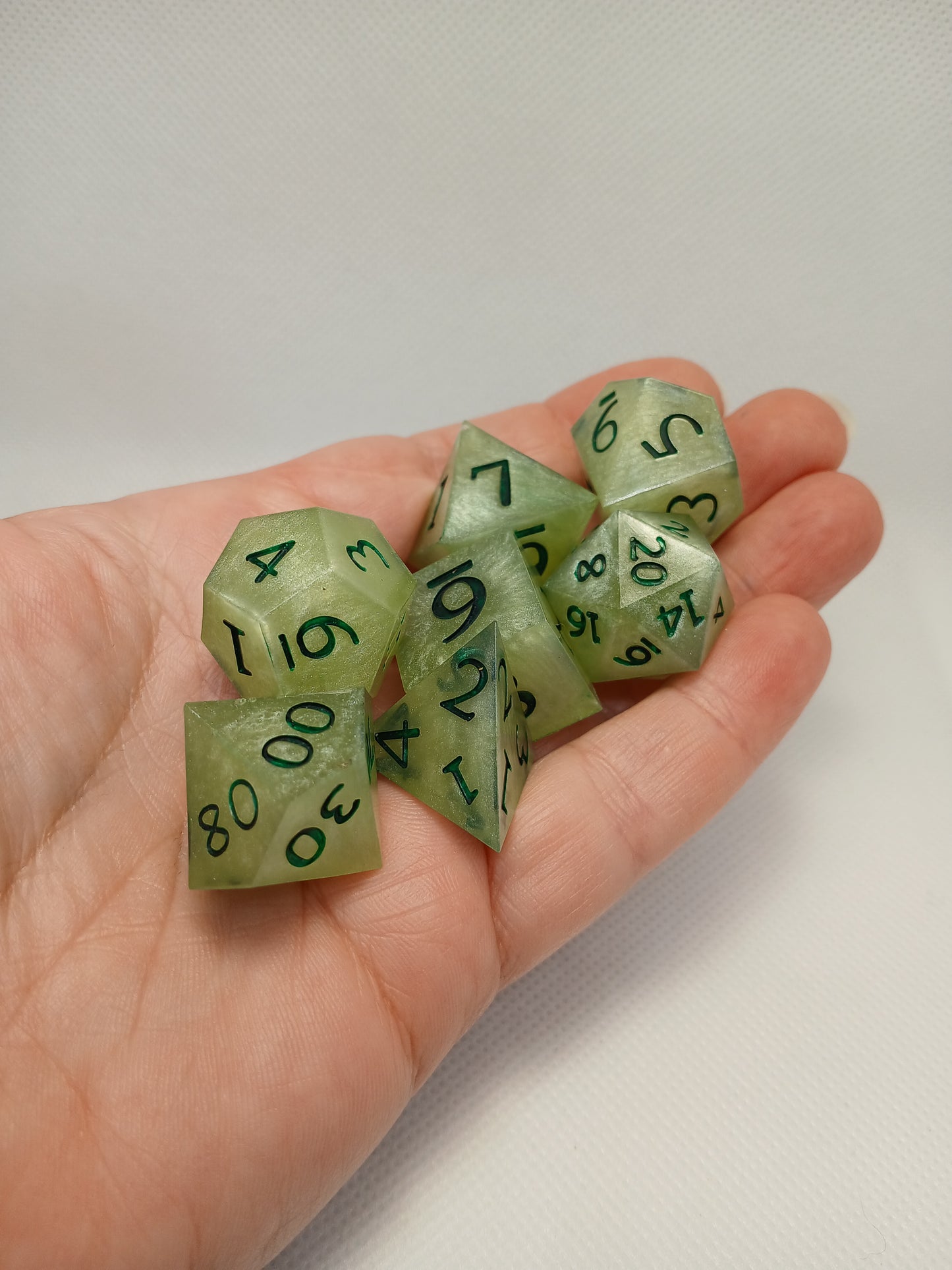 Dice set ljusgrön med gröna siffror