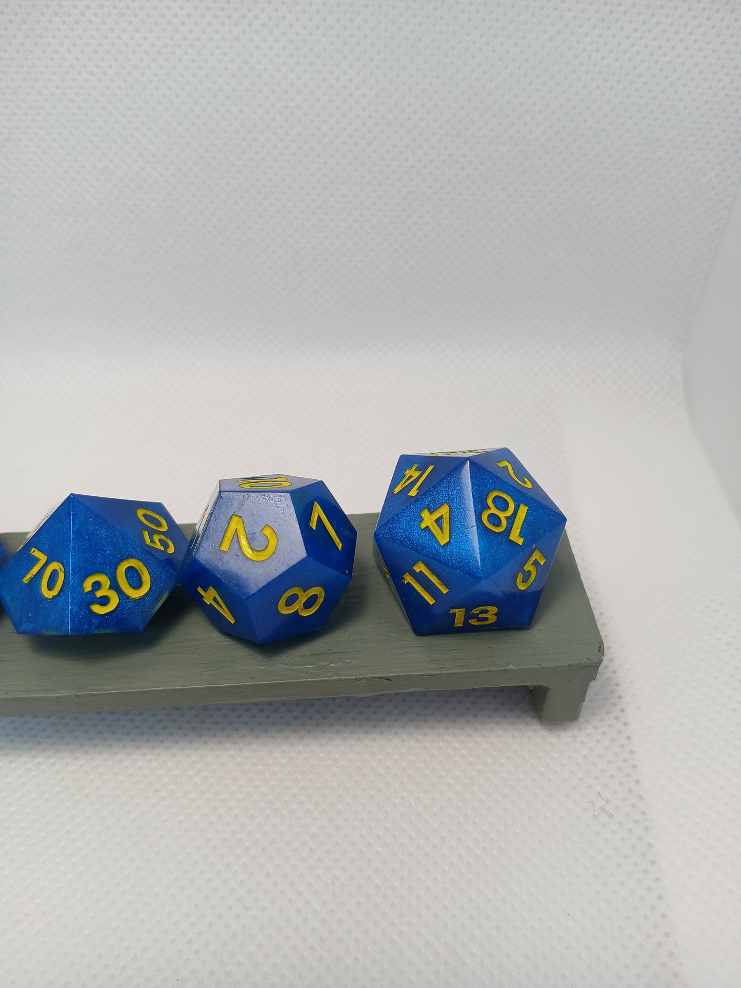 Dice set Blå med gulasiffror