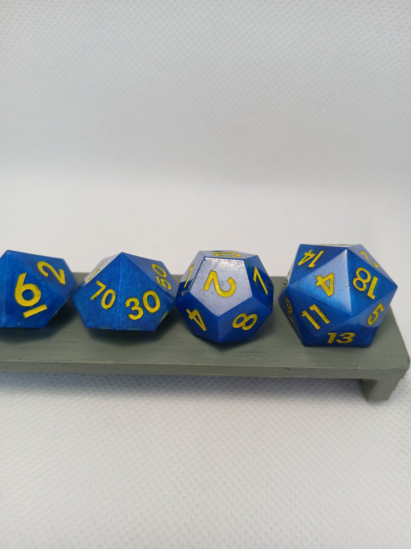 Dice set Blå med gulasiffror