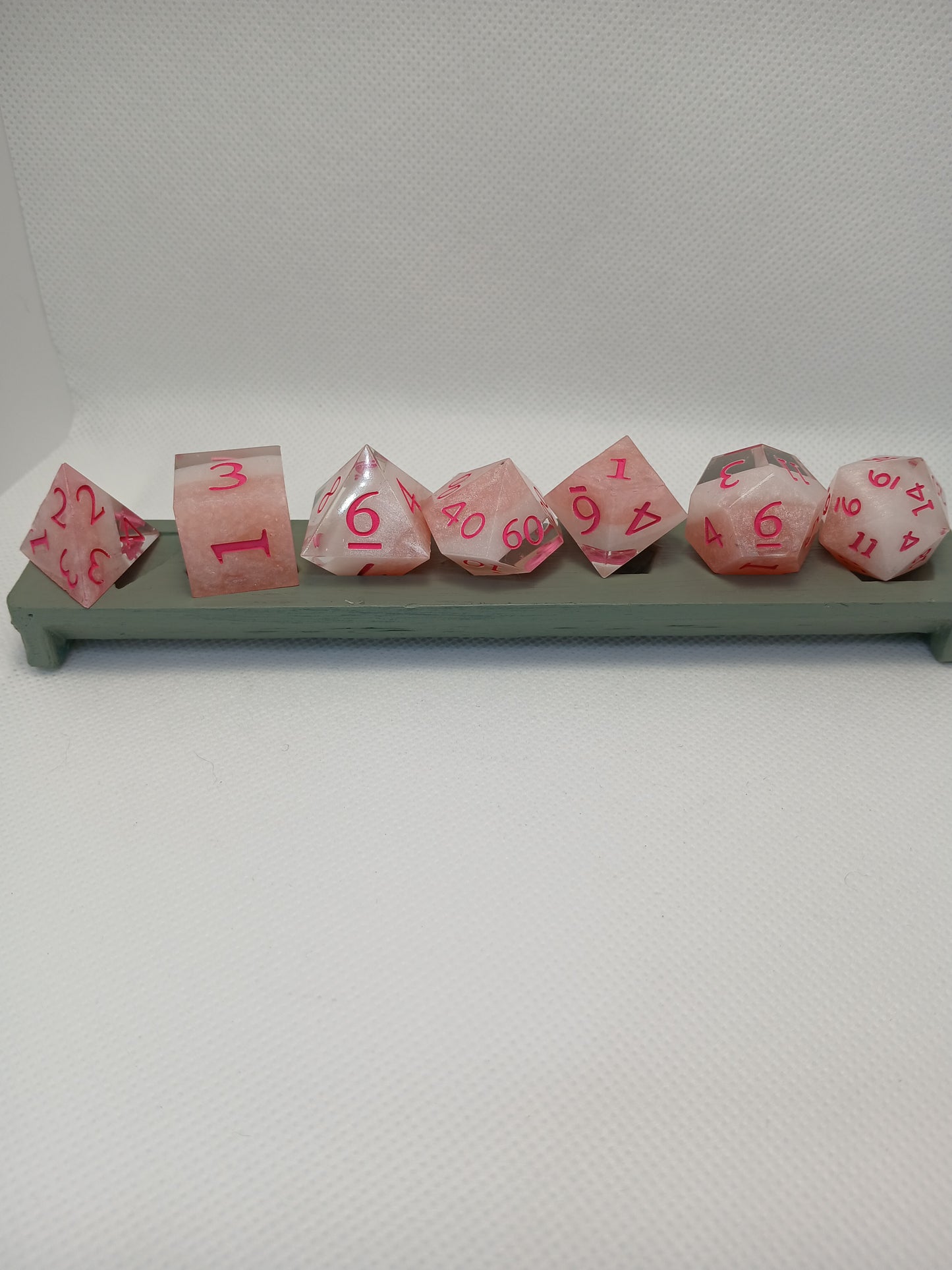 Dice set Rosa genomskinliga med rosa siffror