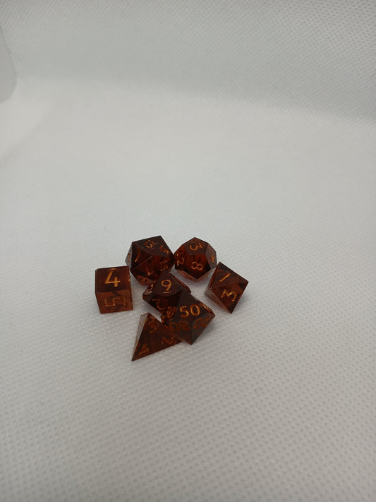 Dice set mini Bruna "Cola" med guldiga siffror.