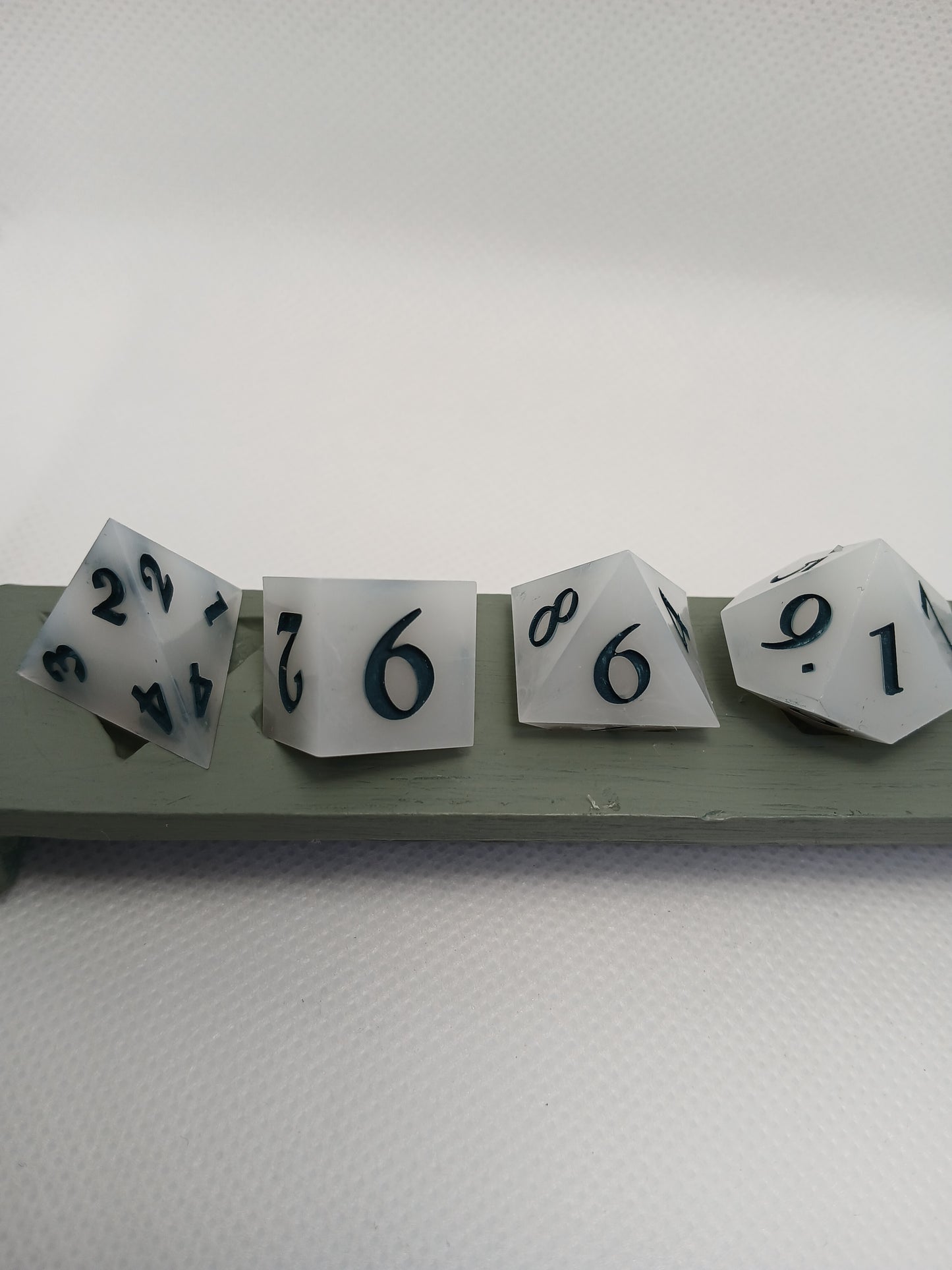 Dice set vita med gröna siffror