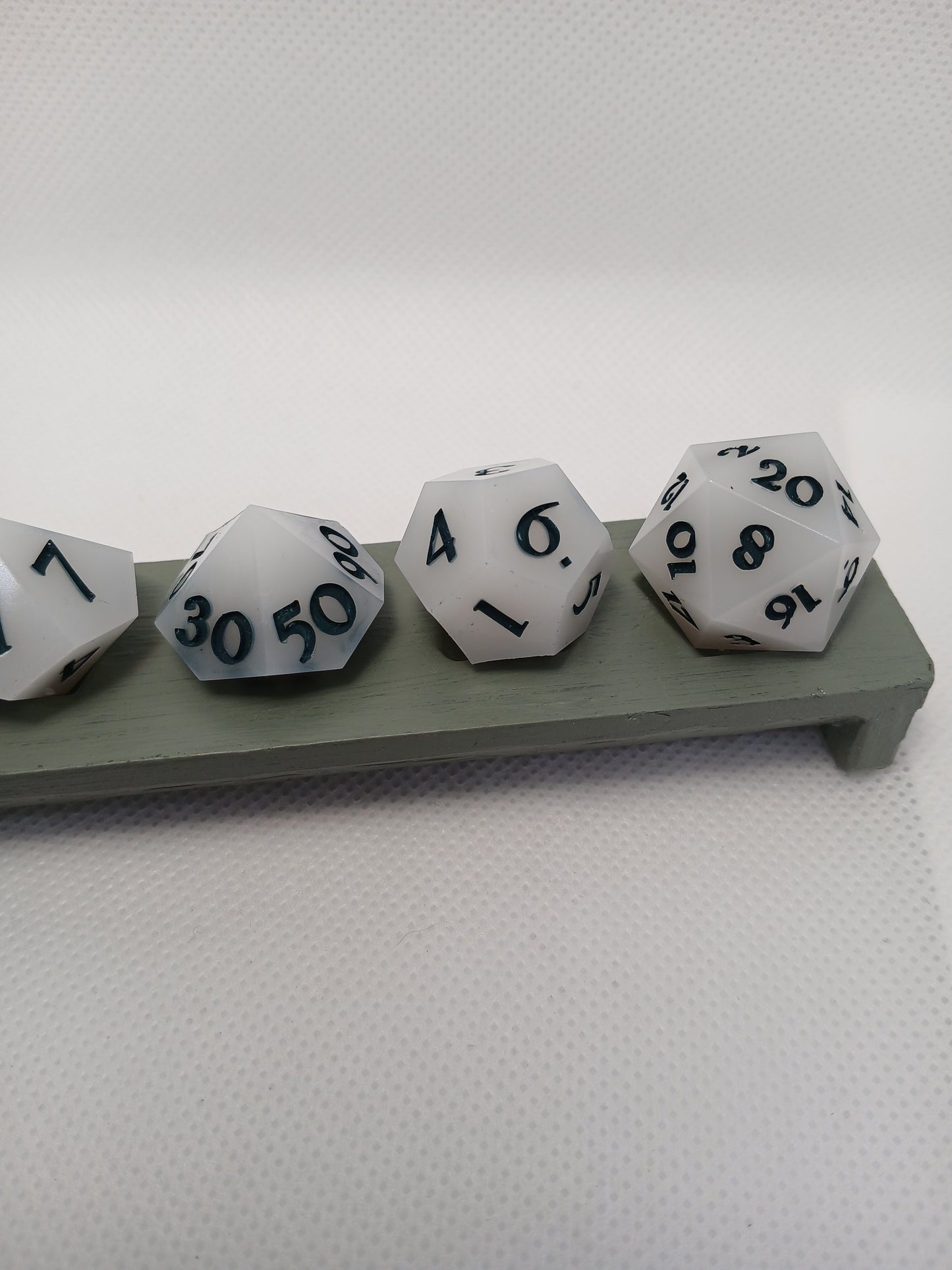 Dice set vita med gröna siffror