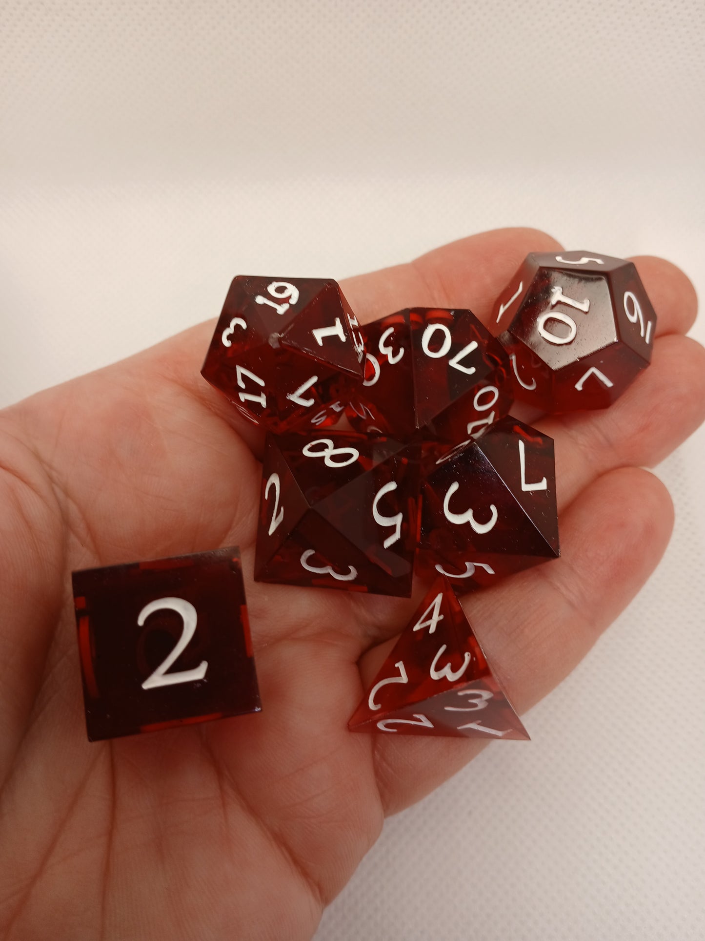 Dice set. Röda genomskinliga med vita siffror.