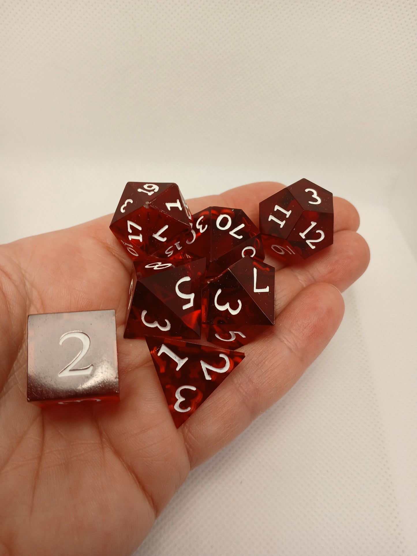Dice set. Röda genomskinliga med vita siffror.