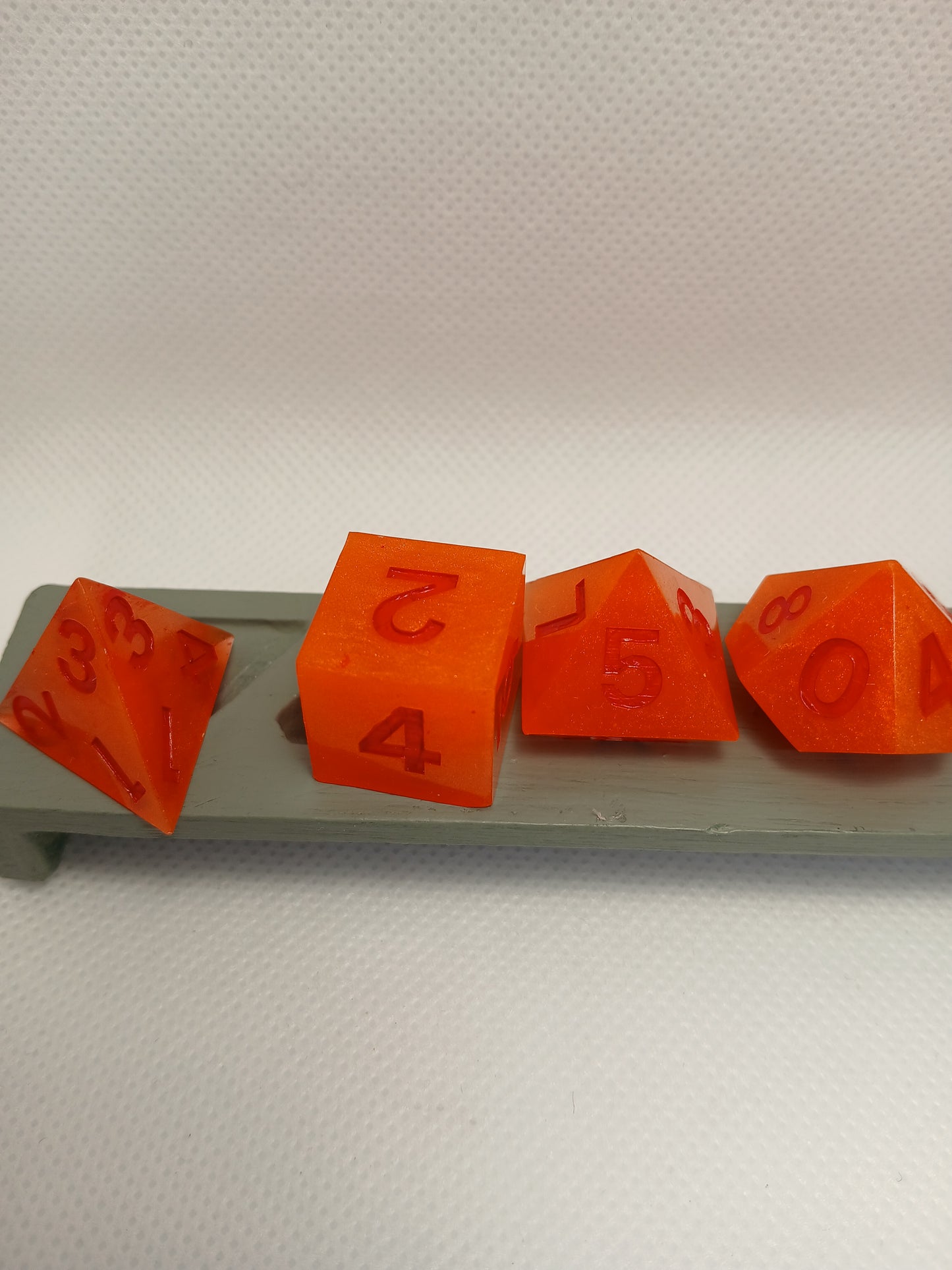 Dice set. Orange med orange siffror