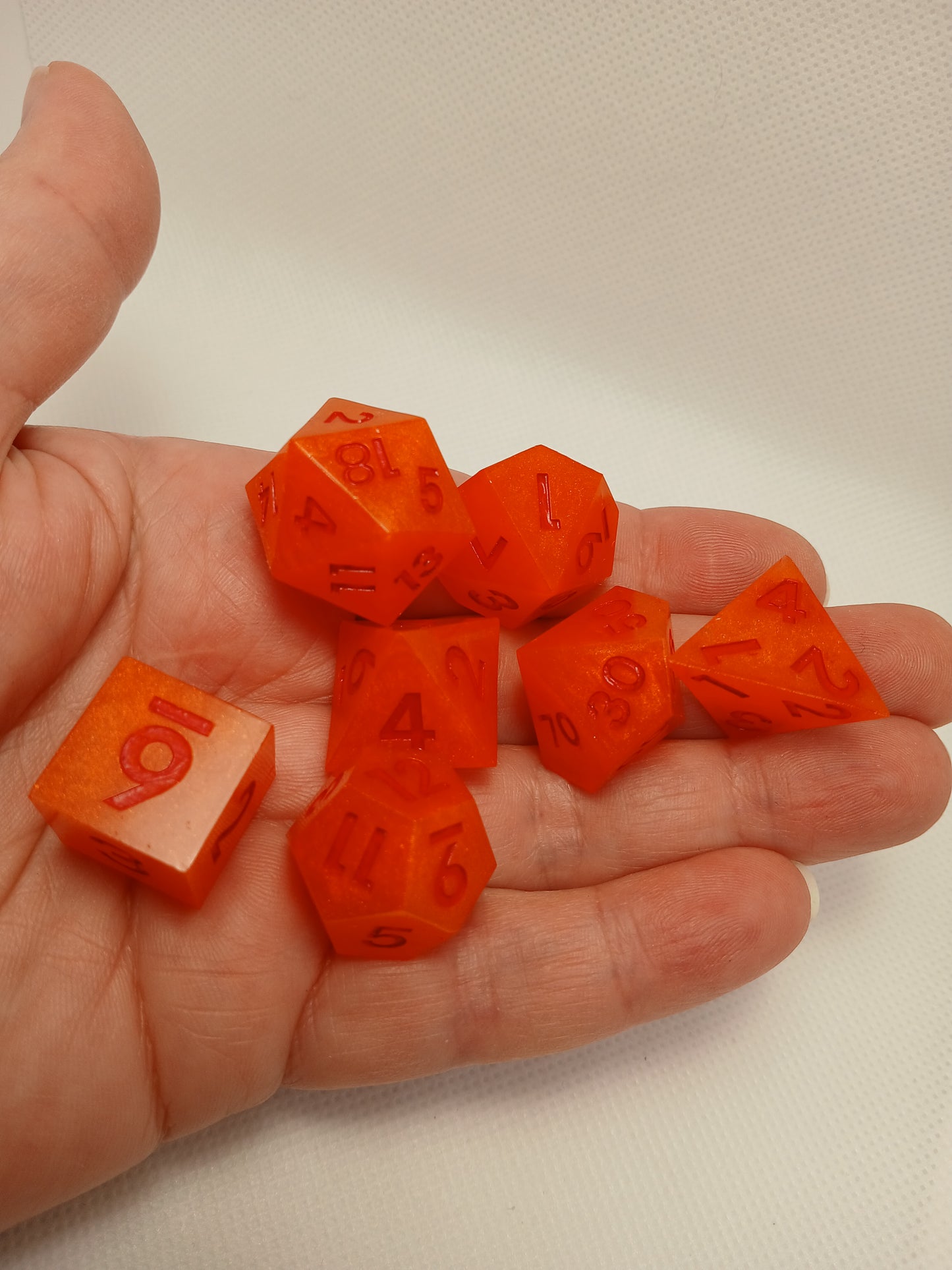 Dice set. Orange med orange siffror