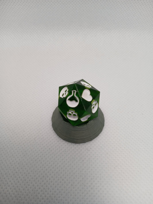 Death saving Dice mörk grön med vita figurer.