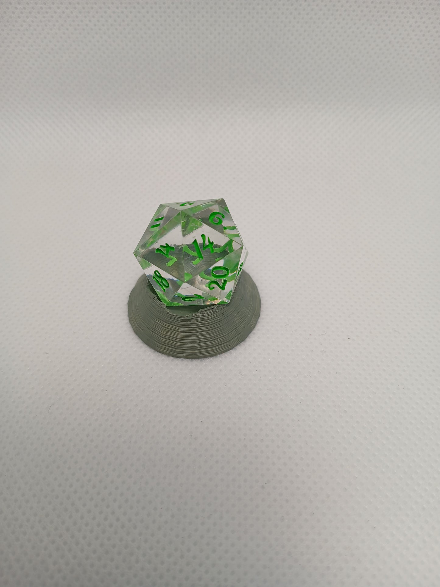 Dice D20 Genomskinliga med gröna siffror