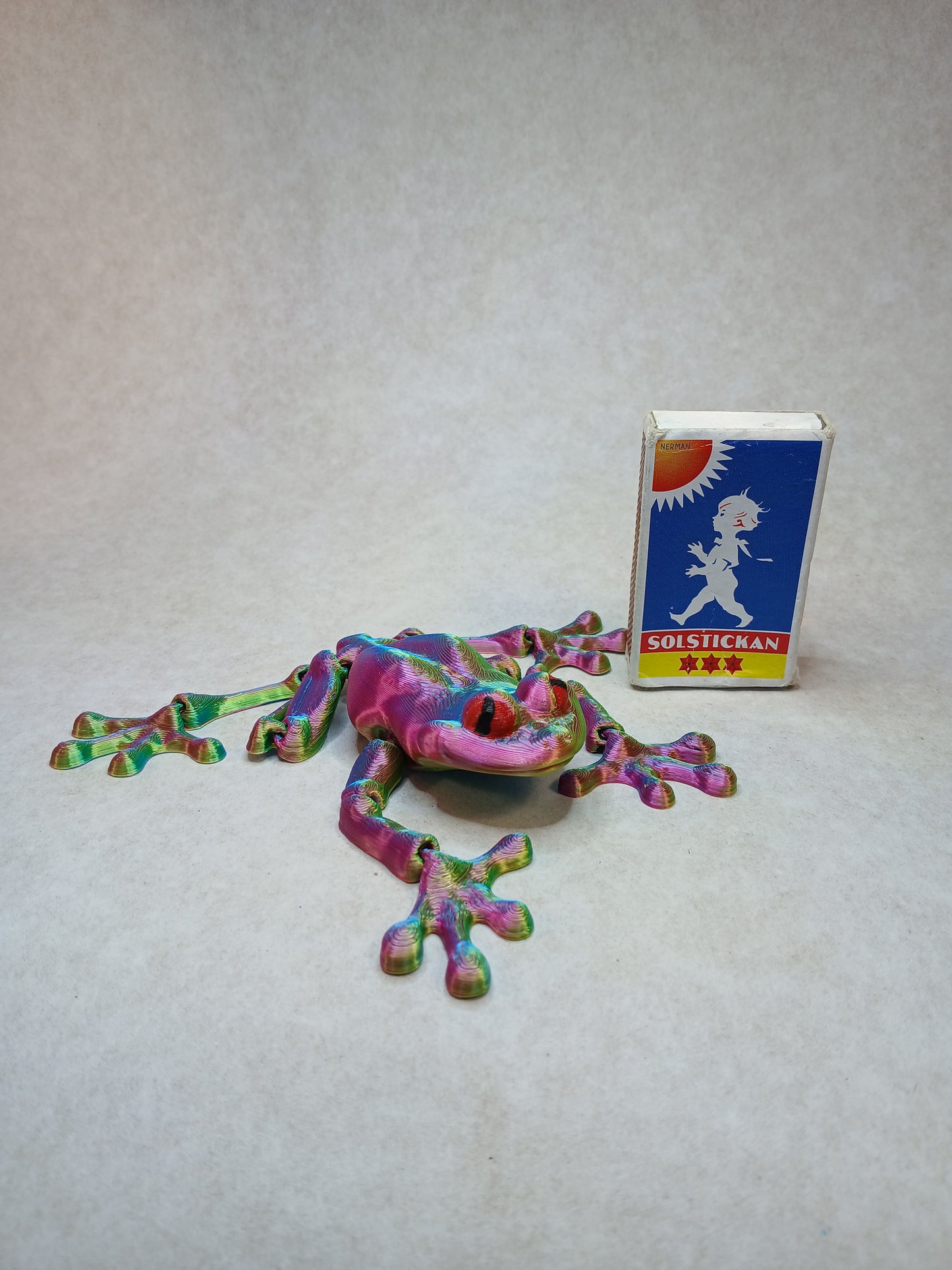 Articulated animals flerfärgade